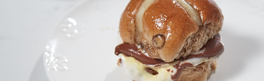 EASTER MARSHMALLOW EGG S’MORES EASTER MARSHMALLOW EGG S’MORES